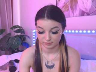 Live webcam model mackenzie-foy on Soda Cams