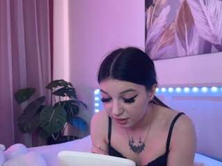 mackenzie-foy webcam