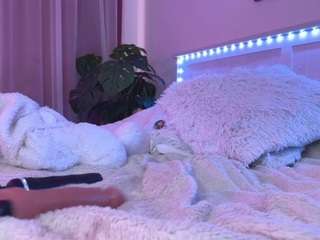 mackenzie-foy webcam