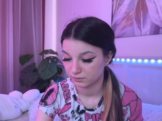 mackenzie-foy webcam