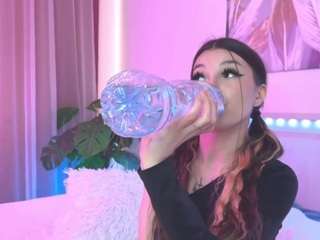 mackenzie-foy Live Webcam on CamSoda