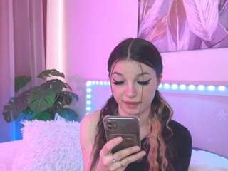 mackenzie-foy webcam