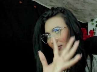 myominix's CamSoda show and profile