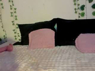 MYOMINIX live webcam show
