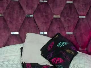 the-queens Live Webcam on CamSoda