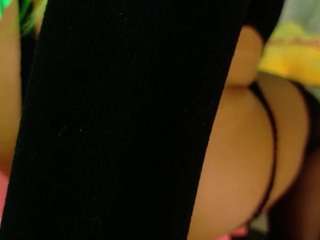 le modèle antonellamorelli est en webcam porno dans un show sur le site camsoda, il possède les tags suivants: anal,genital piercings,toys,tease,tattoos,smoking,ride torso,public,anal toys,lovense,lesbian,lush,fingers,brown eyes,drinking,asshole,athletic,ass,butt plug,cum