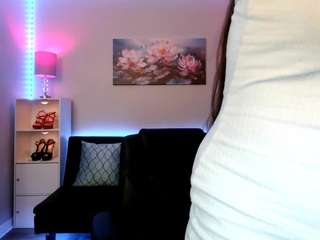 secretlysamie's CamSoda show and profile