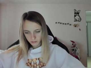 rousereedd's CamSoda show and profile