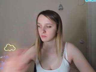 rousereedd, female webcam model,  years old, on live webcam