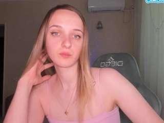 le modèle rousereedd est en webcam porno dans un show sur le site camsoda, il possède les tags suivants: ass,asshole,toys,tease,tattoos,strip,solo,pvt,pussy,public,pov,natural,lush,lovense,living room,grey eyes,flashing,fingers,feet,dildo