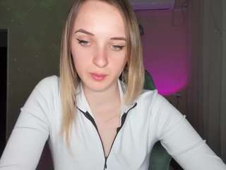 rousereedd's CamSoda show and profile