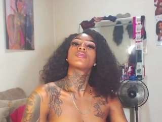 le modèle badgiirlx est en webcam porno dans un show sur le site camsoda, il possède les tags suivants: black hair,brown eyes,drinking,hazel eyes,orgasm,smoking,tattoos,ebony,hd,small tits