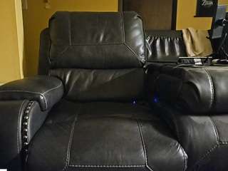 thealphadog-xl's CamSoda show and profile