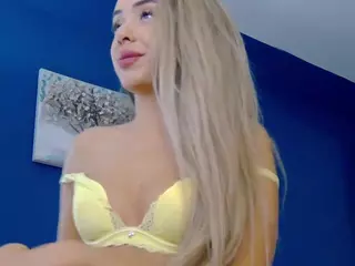 Yanira's Live Sex Cam Show