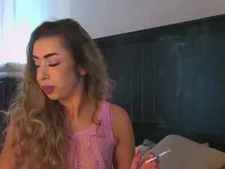 Yanira's Live Sex Cam Show