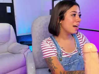 EmilyRodriguezz's Live Sex Cam Show