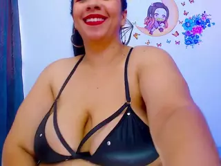 Lyalatin4's Live Sex Cam Show