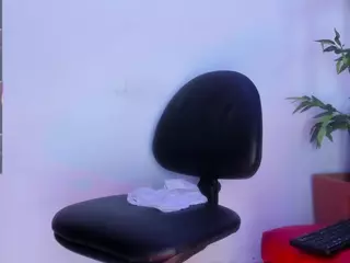 MaxiBenetti's Live Sex Cam Show
