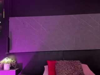SaraaMills live cam preview