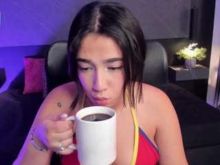 SaraaMills live cam preview