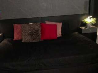 SaraaMills live cam preview