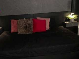 SaraaMills live cam preview