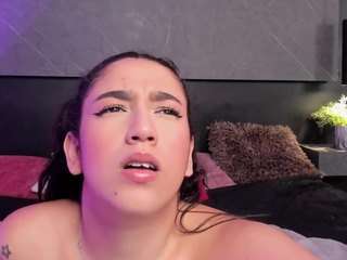 SaraaMills live cam preview
