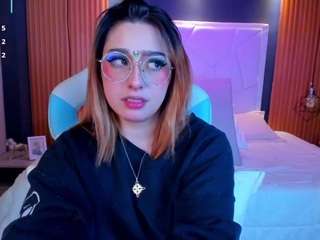 emily-white9 Live Webcam on CamSoda