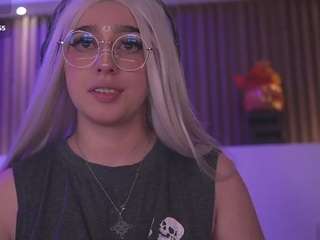 emily-white9's CamSoda show and profile