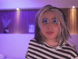 emily-white9 Live Webcam on CamSoda