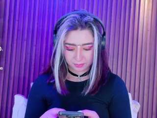 Live cam show with Emily White