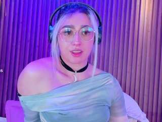 emily-white9 Live Webcam on CamSoda