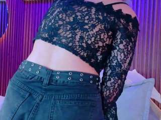 emily-white9 live webcam show