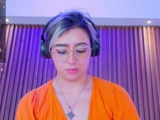 emily-white9 live webcam show
