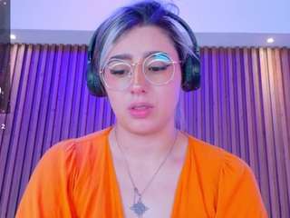 emily-white9 live webcam show