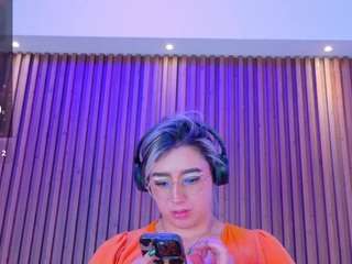 emily-white9 live webcam show