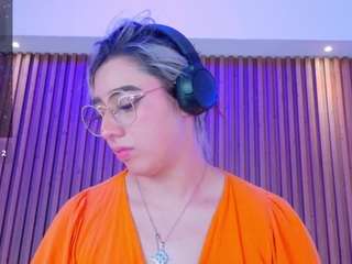 emily-white9 live webcam show