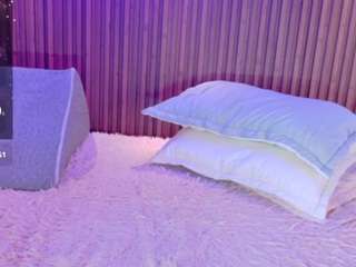 emily-white9 live webcam show