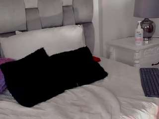 charlottee-08 Live Webcam on CamSoda