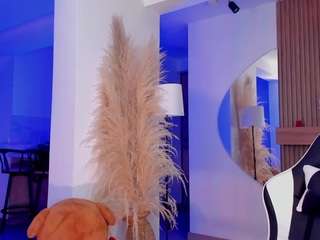 Live webcam model charlottee-08 on Soda Cams