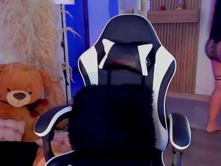 Live webcam model charlottee-08 on Soda Cams