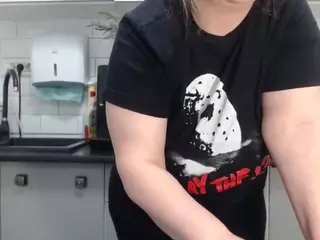 ellaswan's Live Sex Cam Show