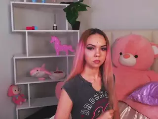 Yourladybug's Live Sex Cam Show