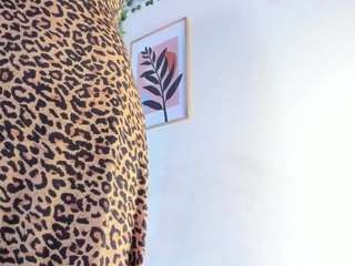 iam-valeria Live Webcam on CamSoda
