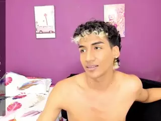 DanteHuge's Live Sex Cam Show