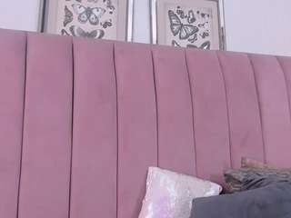 sofyqueen's CamSoda show and profile