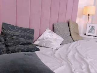 sofyqueen's CamSoda show and profile