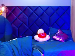 Aisha Evans's Live Sex Cam Show