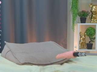 natalietoy's CamSoda show and profile