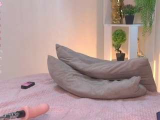 natalietoy live webcam show